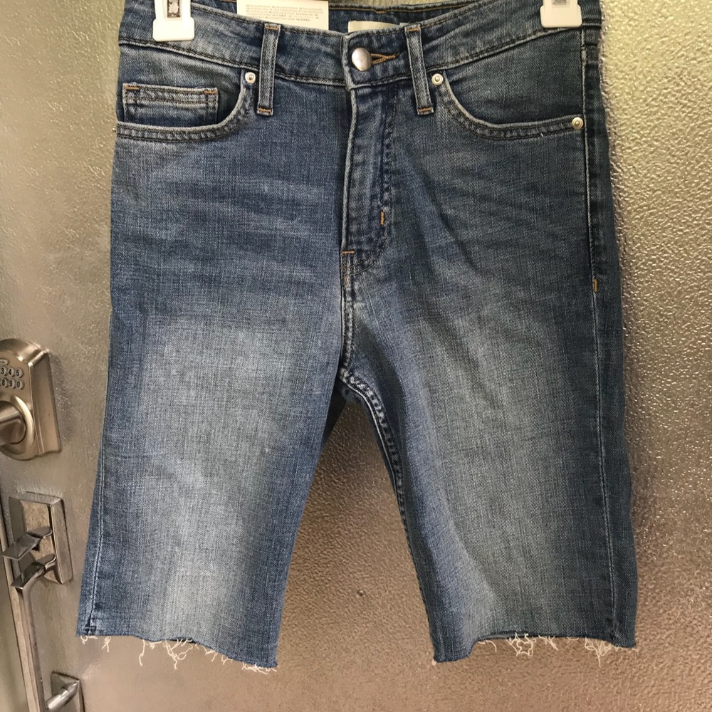 TWT trendy Kardashian h&m slim-fitting jean shorts